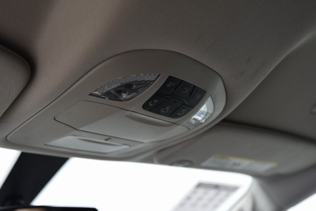 2022 Chrysler Voyager LX Akron OH