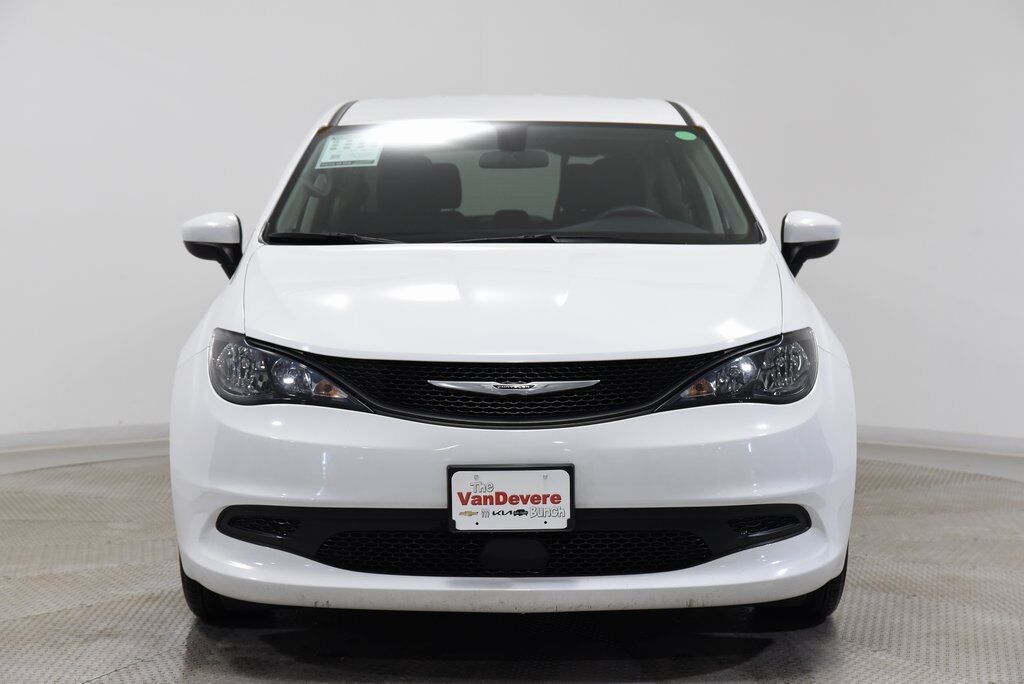 2022 Chrysler Voyager LX Akron OH