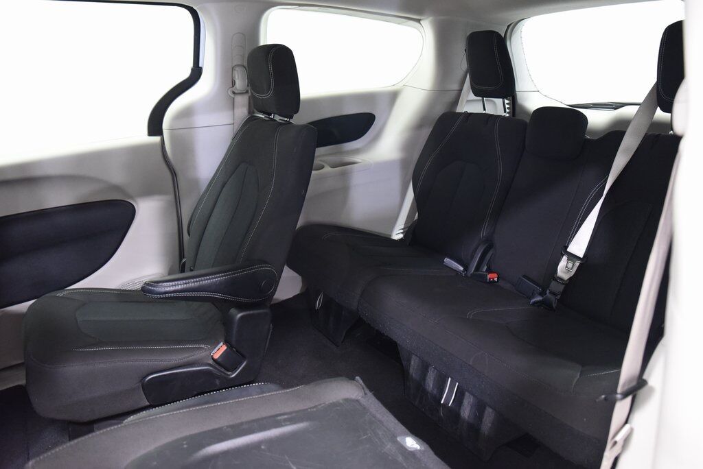 2022 Chrysler Voyager LX Akron OH