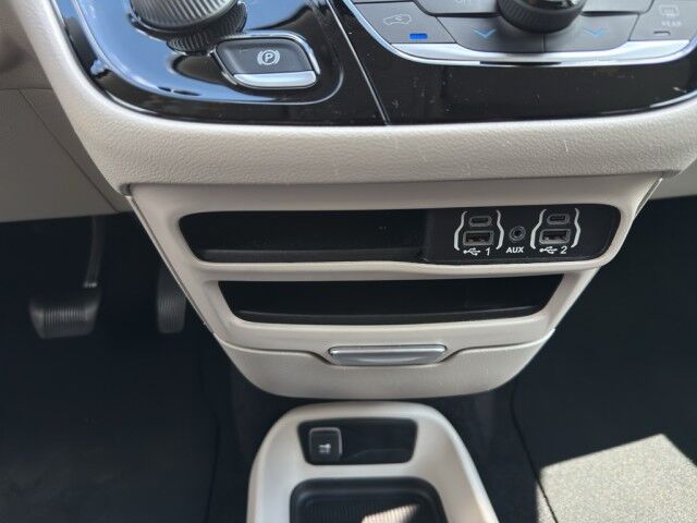 2022 Chrysler Voyager LX Crossville TN