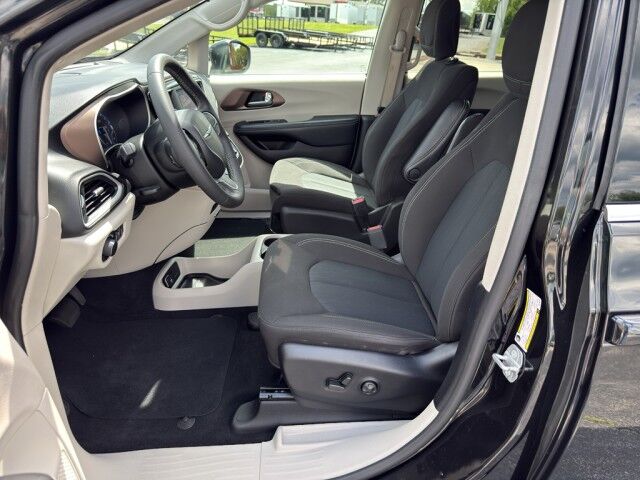 2022 Chrysler Voyager LX Crossville TN