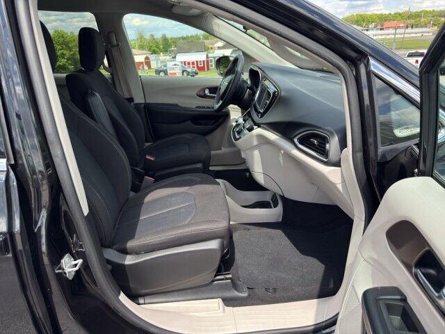 2022 Chrysler Voyager LX Crossville TN