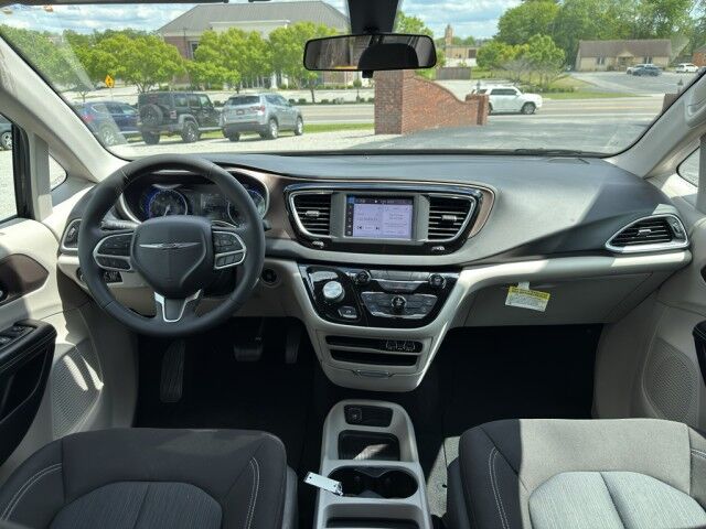 2022 Chrysler Voyager LX Crossville TN