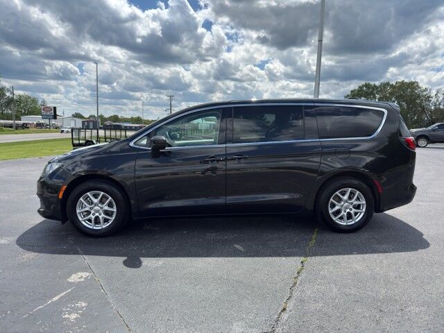 2022 Chrysler Voyager LX