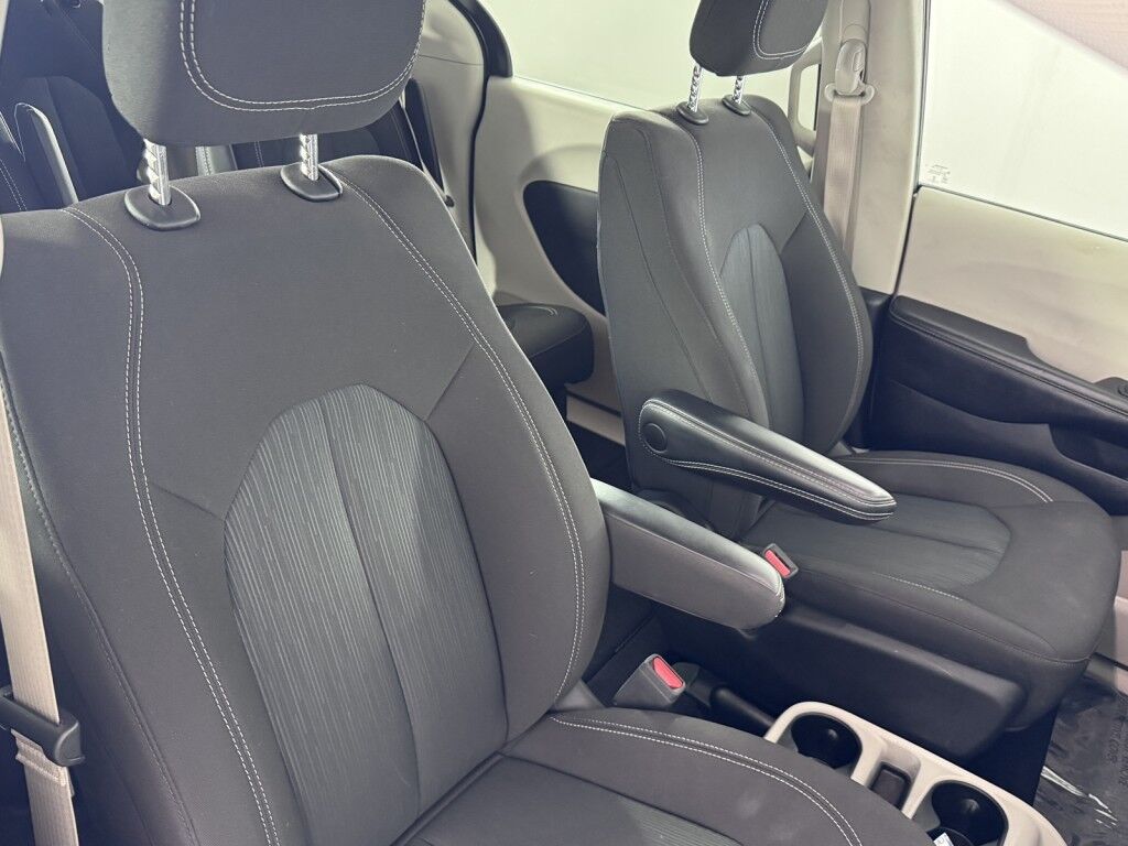 2022 Chrysler Voyager LX Maumee OH