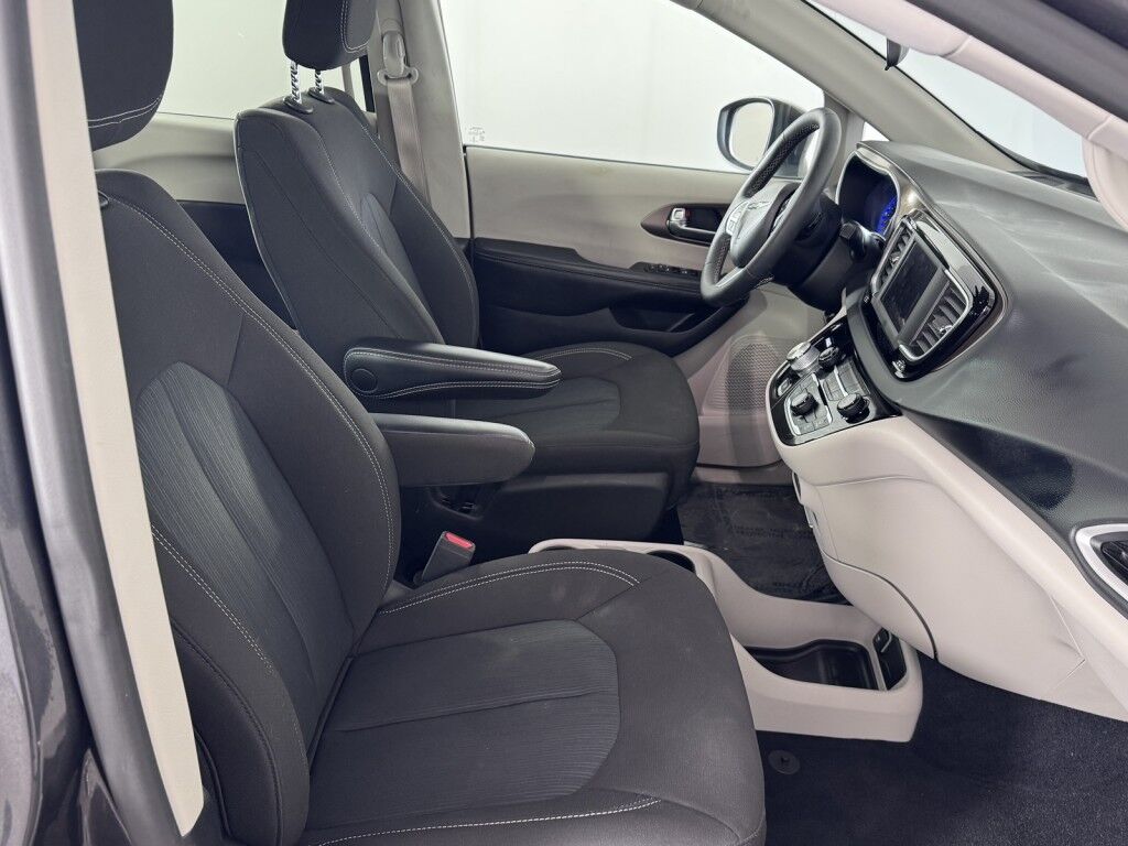 2022 Chrysler Voyager LX Maumee OH