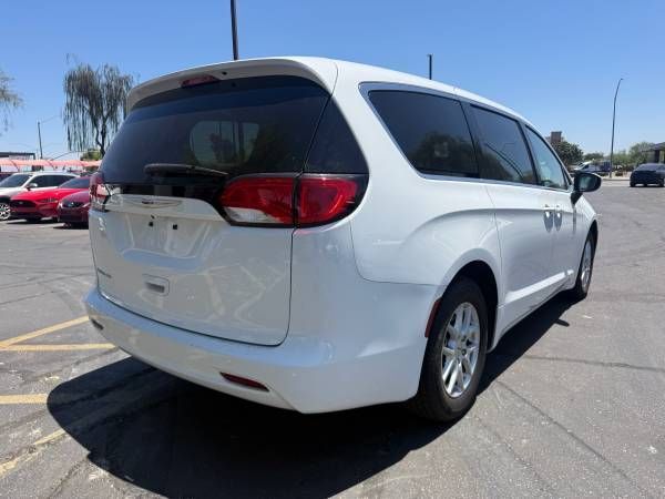 2022 Chrysler Voyager LX