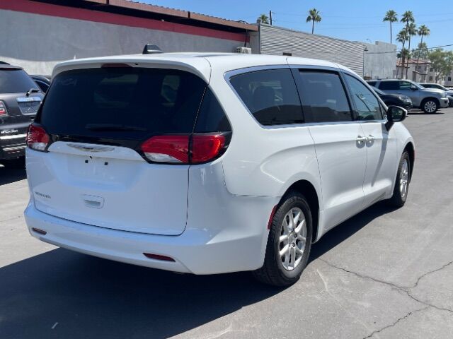 2022 Chrysler Voyager LX