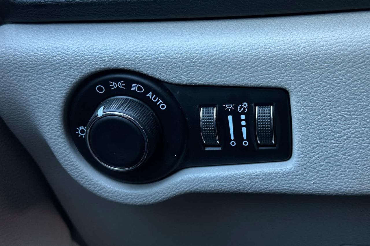 2022 Chrysler Voyager LX Roseville CA