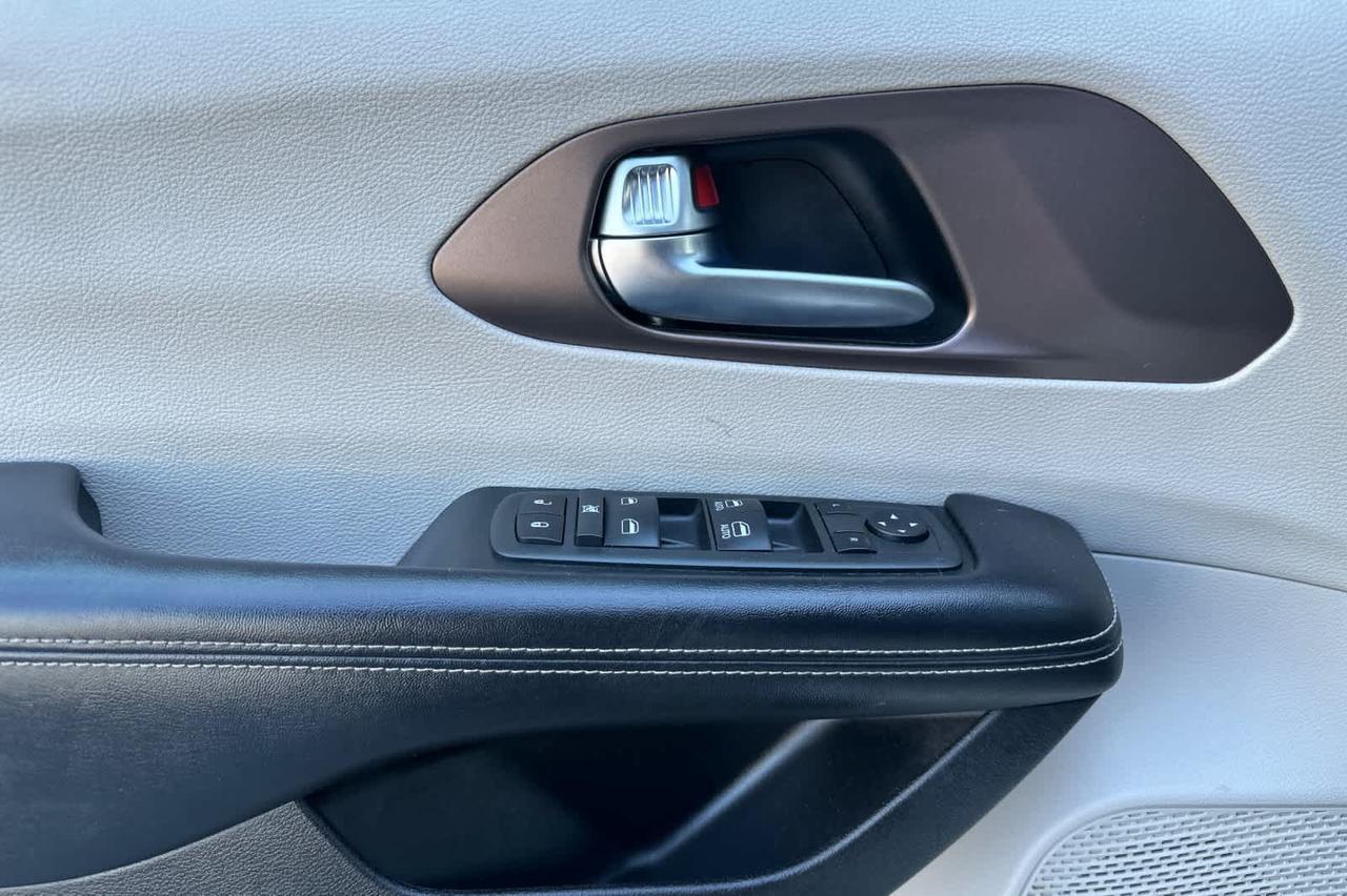 2022 Chrysler Voyager LX Roseville CA