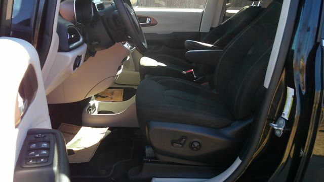 2022 Chrysler Voyager LX San Antonio TX