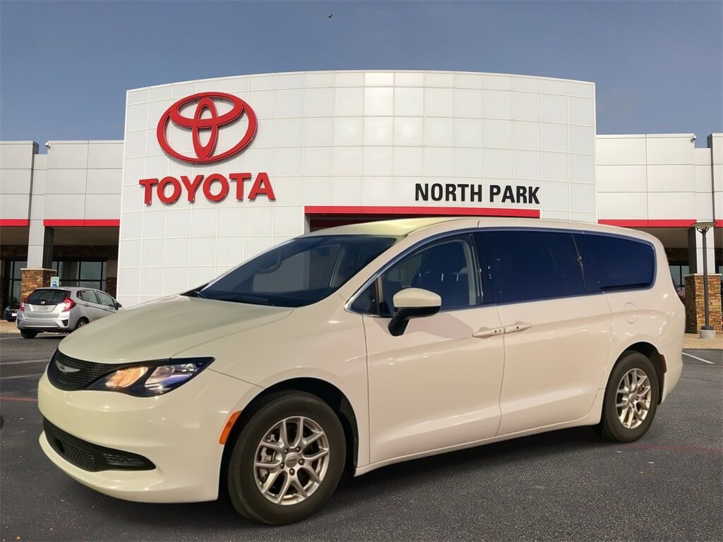 2022 Chrysler Voyager LX