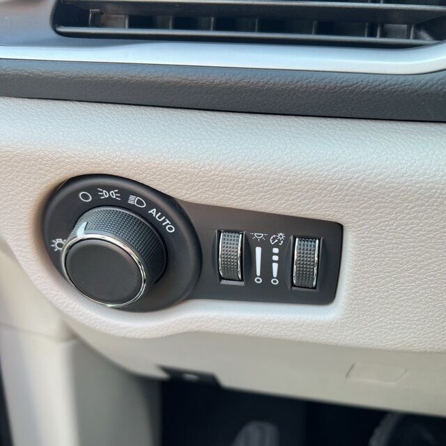 2022 Chrysler Voyager LX Herrin IL