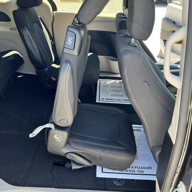 2022 Chrysler Voyager LX Herrin IL