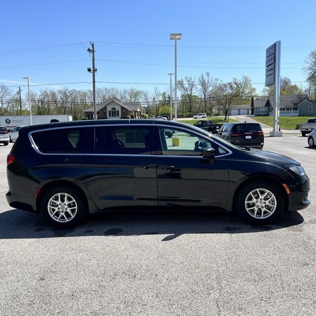 2022 Chrysler Voyager LX Herrin IL