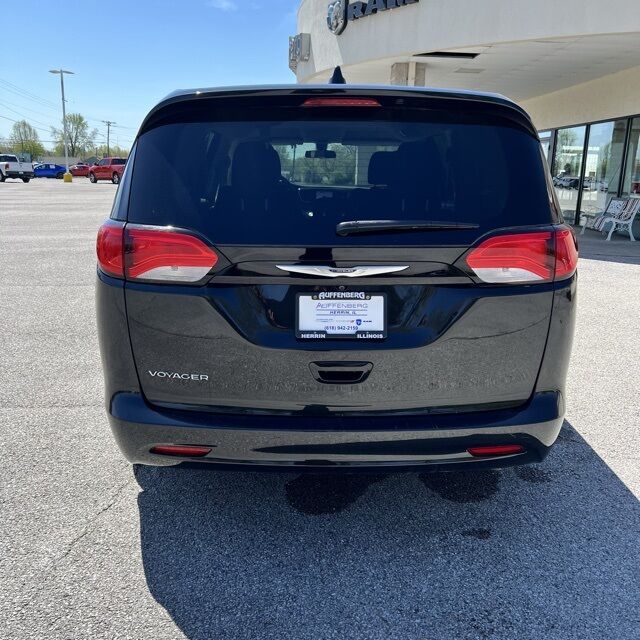 2022 Chrysler Voyager LX Herrin IL