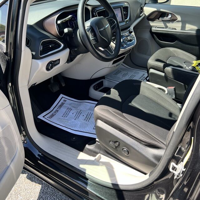 2022 Chrysler Voyager LX Herrin IL