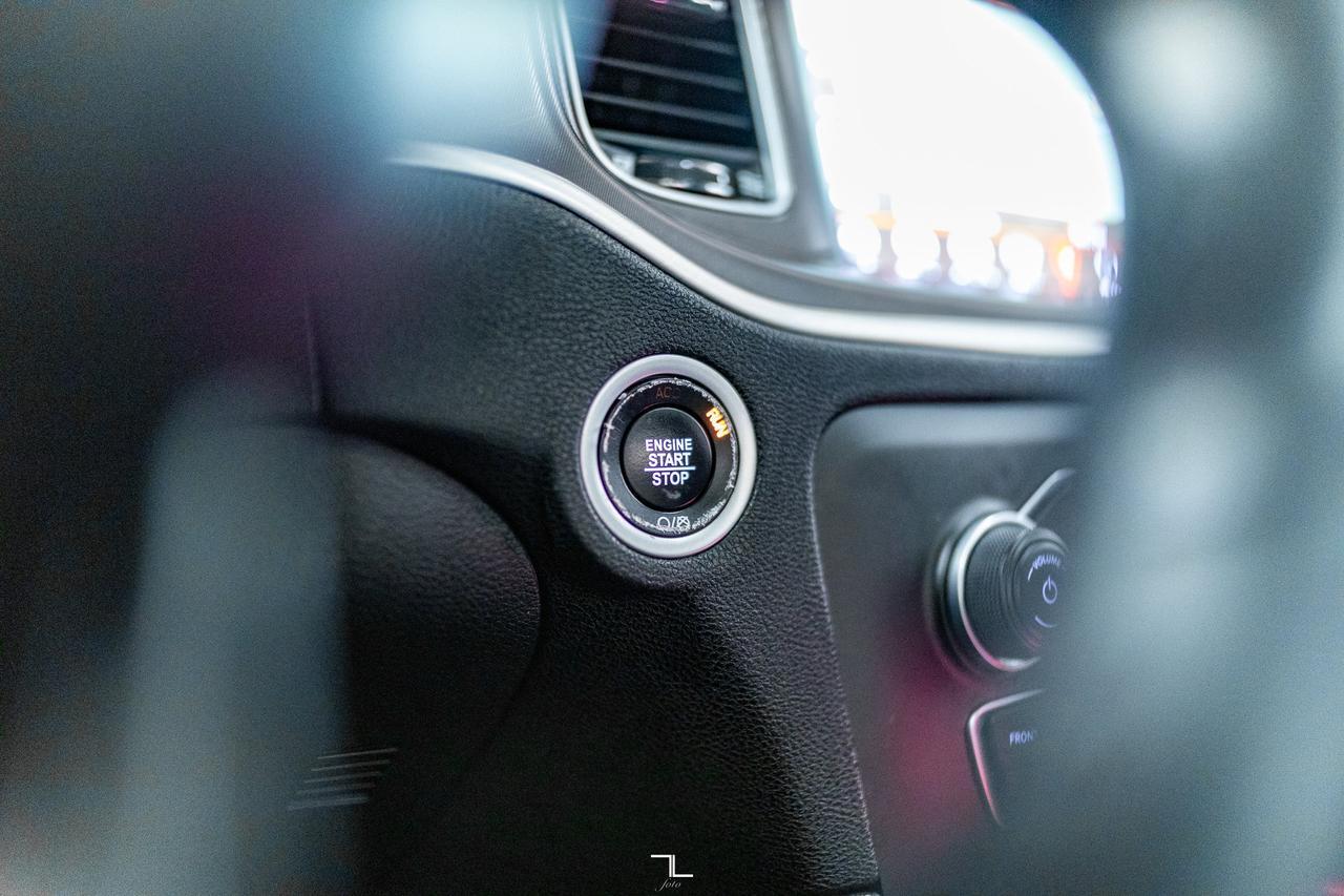 2022 Dodge Charger AWD SXT Nav Roof BCam Red Deer AB