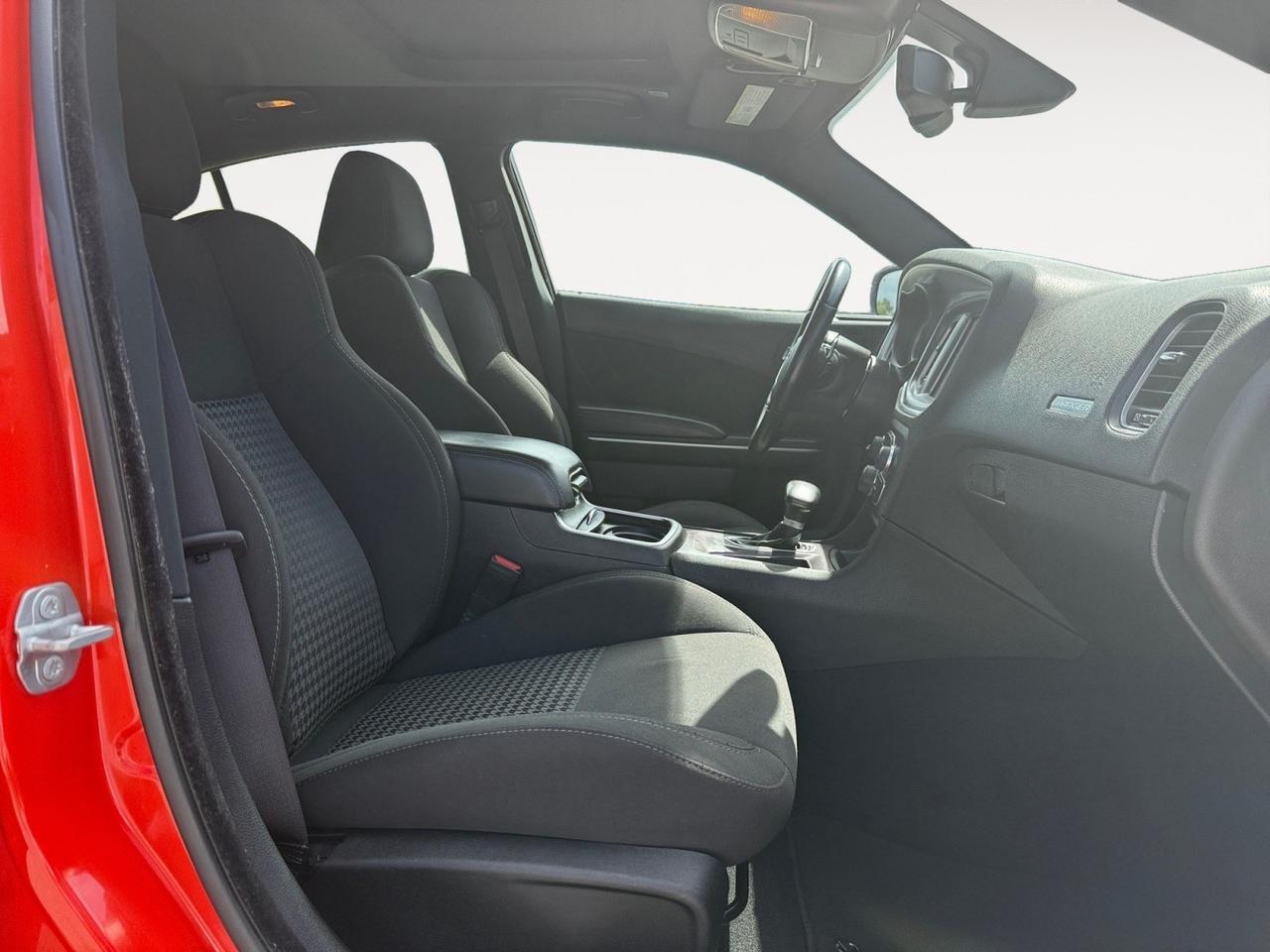 2022 Dodge Charger R/T, ALPINE SPEAKERS, SUNROOF, REMOTE START, APPLE CARPLAY, KEYLESS ENTRY, KEYLESS START, REAR SPOILER , ONLY 65K MILES, DRIVE HOME IN CONFIDENCE TODAY!!! Norfolk VA