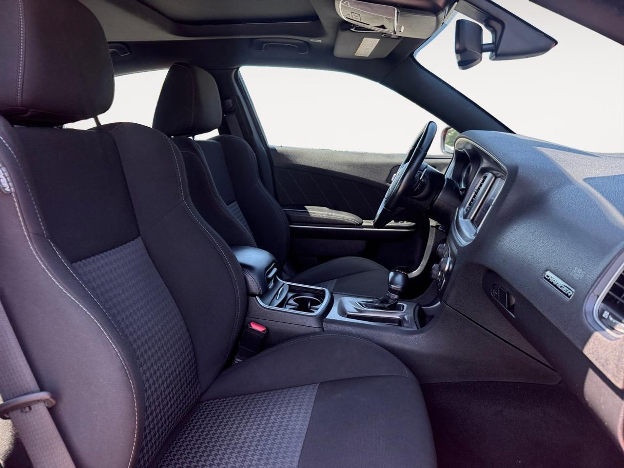 2022 Dodge Charger R/T, ALPINE SPEAKERS, SUNROOF, REMOTE START, APPLE CARPLAY, KEYLESS ENTRY, KEYLESS START, REAR SPOILER , ONLY 65K MILES, DRIVE HOME IN CONFIDENCE TODAY!!! Norfolk VA