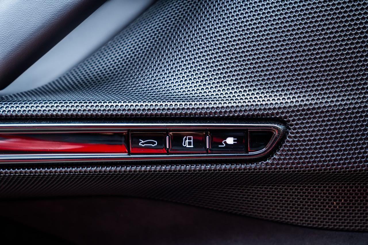 2022 Ferrari SF90 Stradale Carbon Fiber Racing Seats Suspension Lifter Portland OR