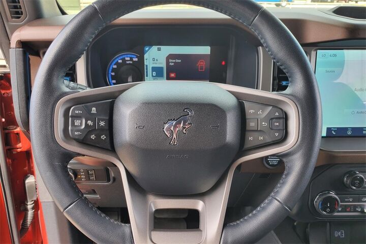 2022 Ford Bronco Outer Banks  TX
