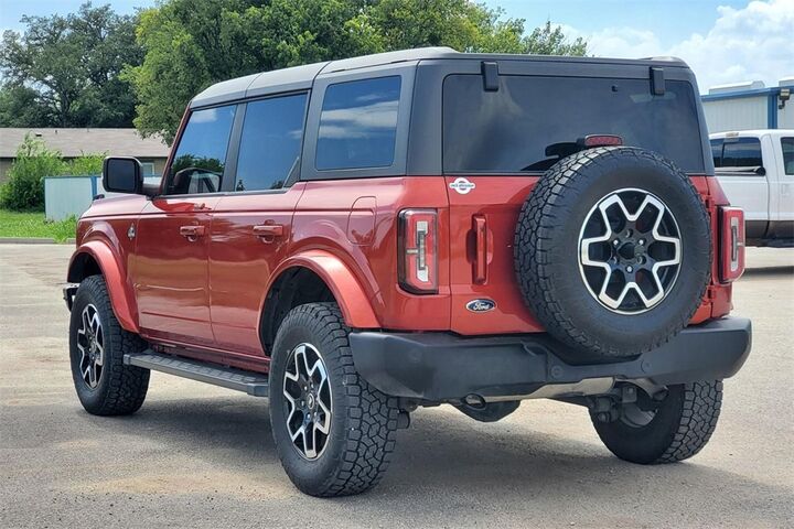 2022 Ford Bronco Outer Banks  TX
