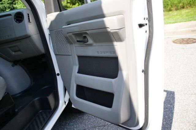 2022 Ford E-350 Rockport Box Van DRW / 11FT / 7.3L V8! High Point NC