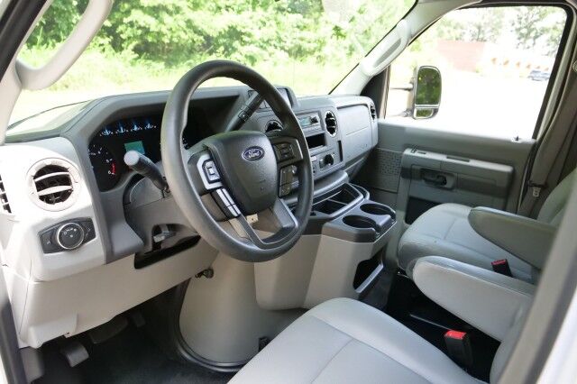 2022 Ford E-350 Rockport Box Van DRW / 11FT / 7.3L V8! High Point NC