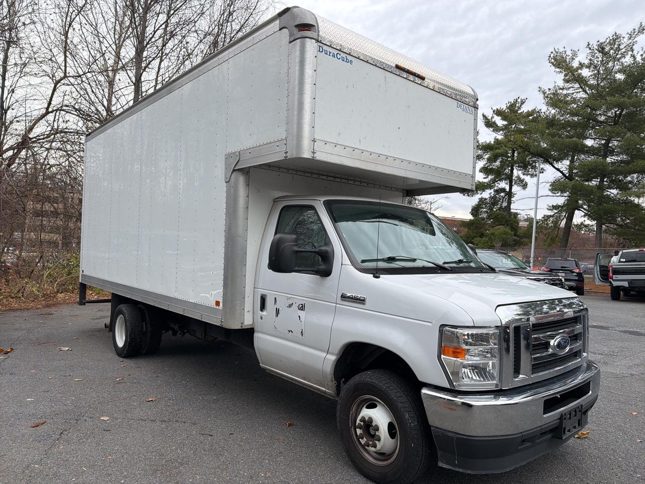 2022 Ford E-450SD Base