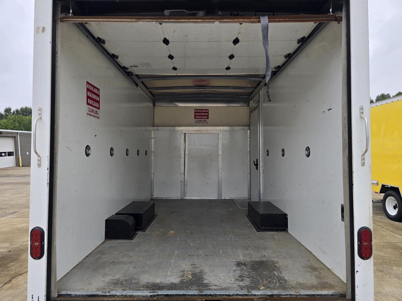 2022 Ford E-Series Cutaway E-350 SRW 12ft Box W/Side Door and Roll-Up Door Concord NC