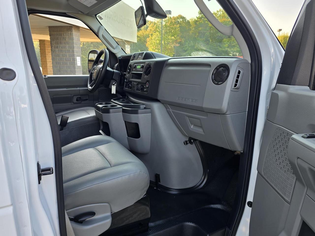 2022 Ford E-Series Cutaway E-350 SRW 12ft Box W/Side Door and Roll-Up Door Concord NC