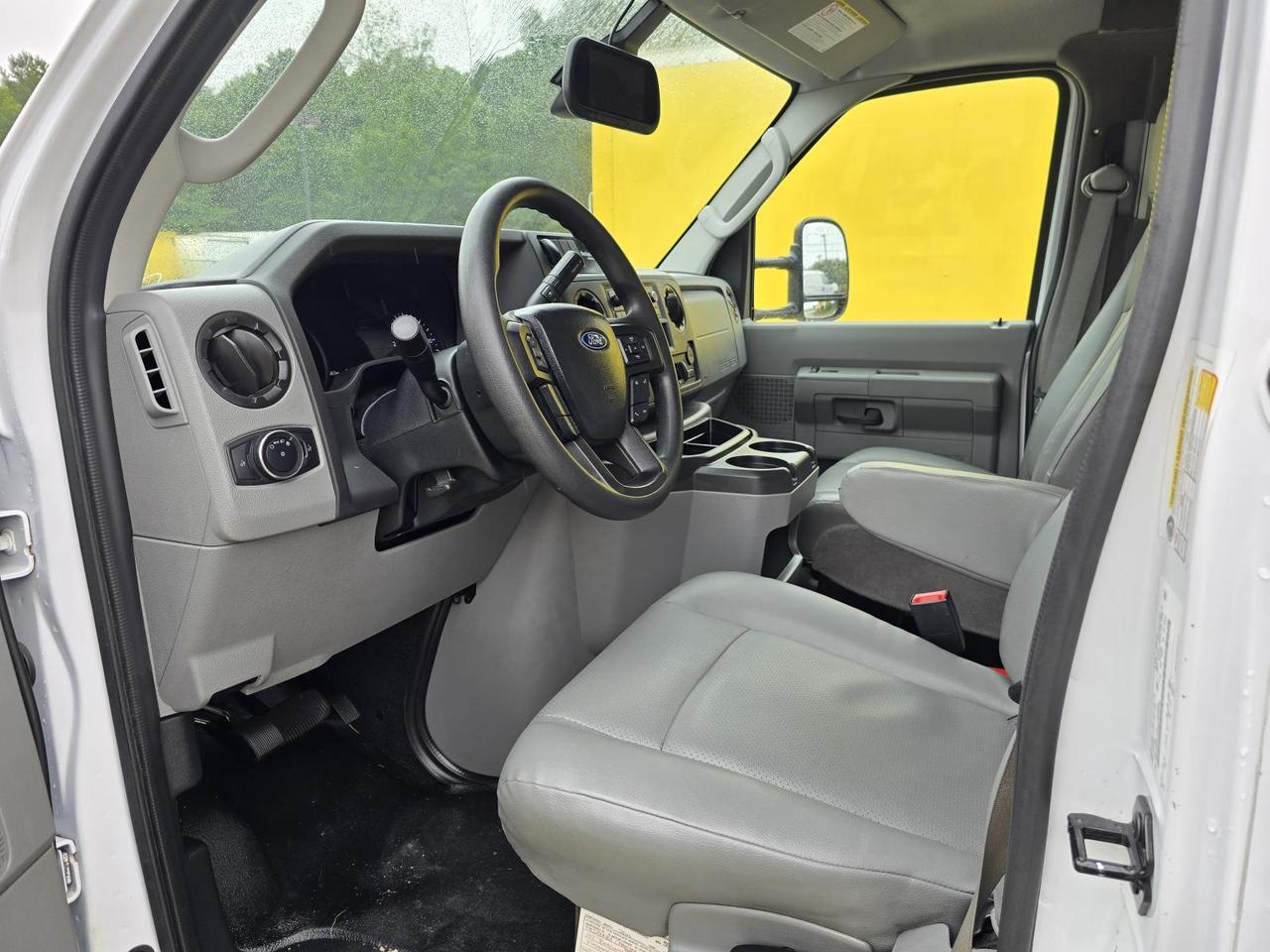 2022 Ford E-Series Cutaway E-350 SRW 12ft Box W/Side Door and Roll-Up Door Concord NC