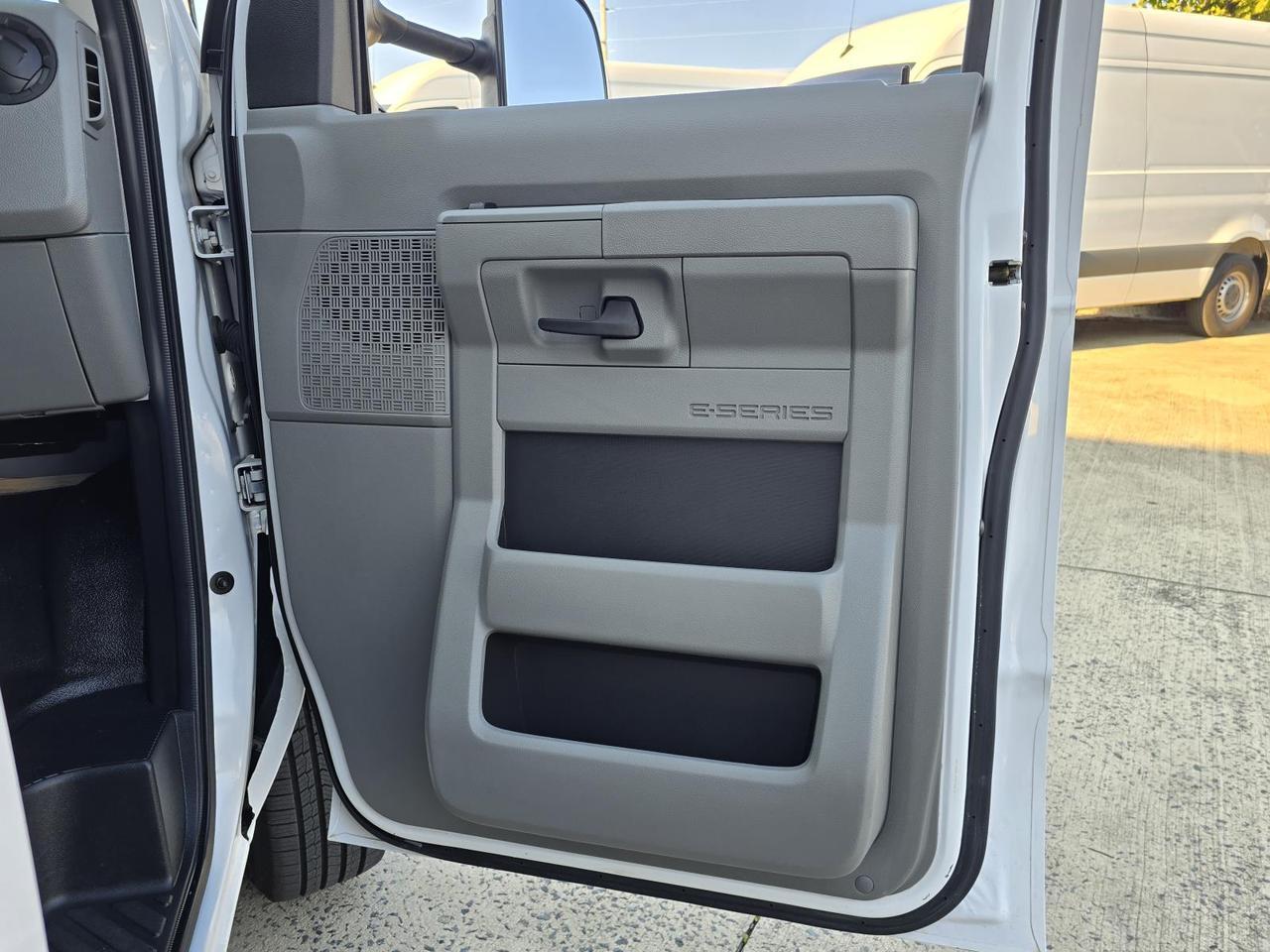 2022 Ford E-Series Cutaway E-350 SRW 12ft Box W/Side Door and Roll-Up Door Concord NC