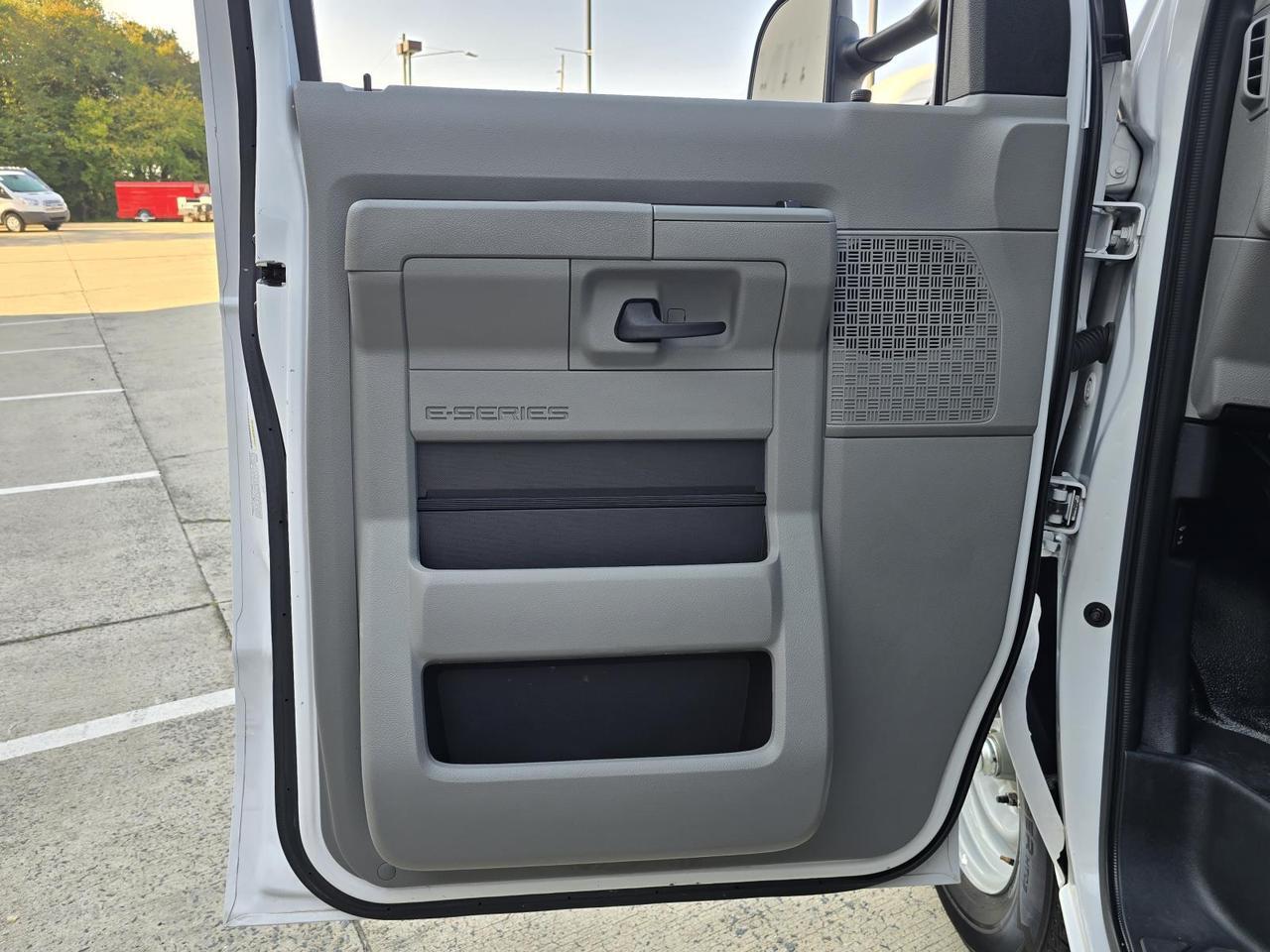 2022 Ford E-Series Cutaway E-350 SRW 12ft Box W/Side Door and Roll-Up Door Concord NC