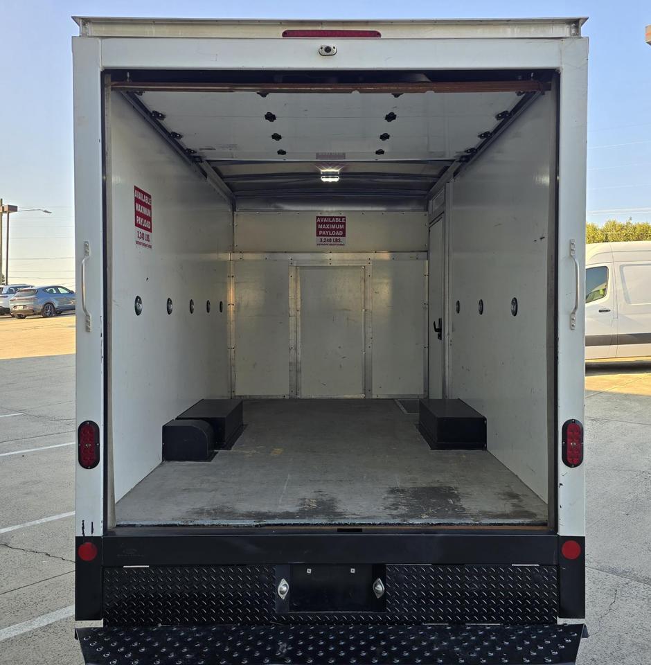 2022 Ford E-Series Cutaway E-350 SRW 12ft Box W/Side Door and Roll-Up Door Concord NC