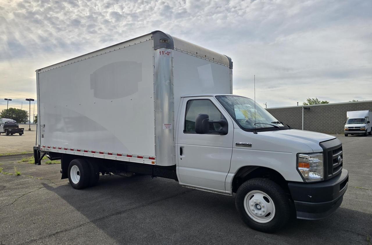 2022 Ford E-Series Cutaway E-450 16ft Box W/Roll-Up Door and Tuck-Under Liftgate Concord NC