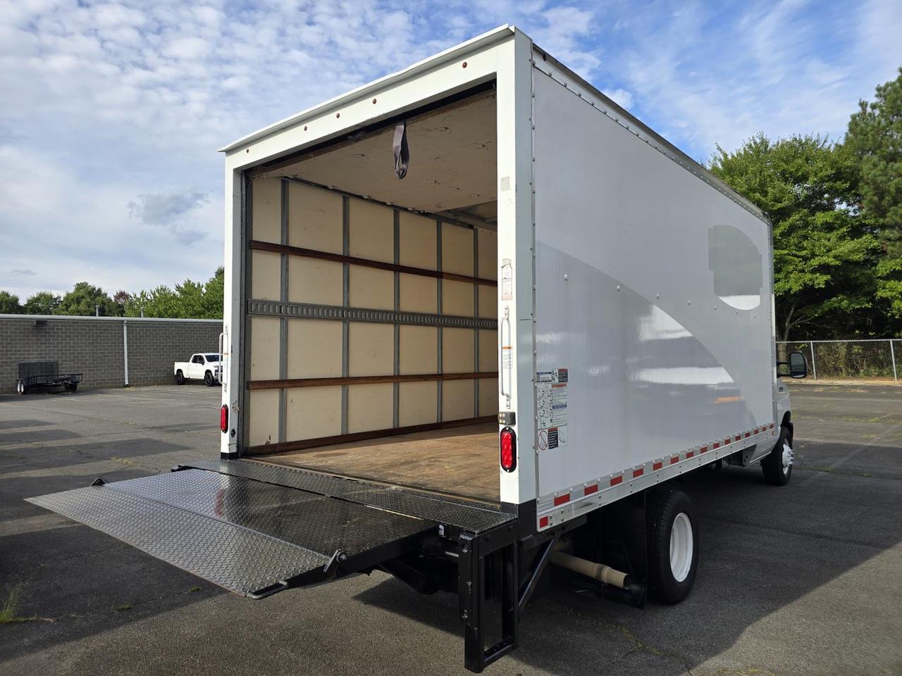 2022 Ford E-Series Cutaway E-450 16ft Box W/Roll-Up Door and Tuck-Under Liftgate Concord NC