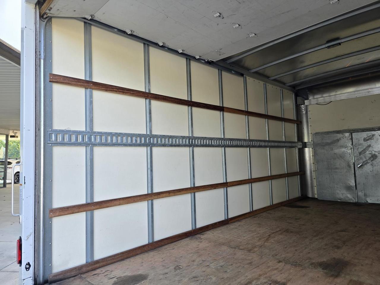 2022 Ford E-Series Cutaway E-450 16ft Box W/Roll-Up Door and Tuck-Under Liftgate Concord NC