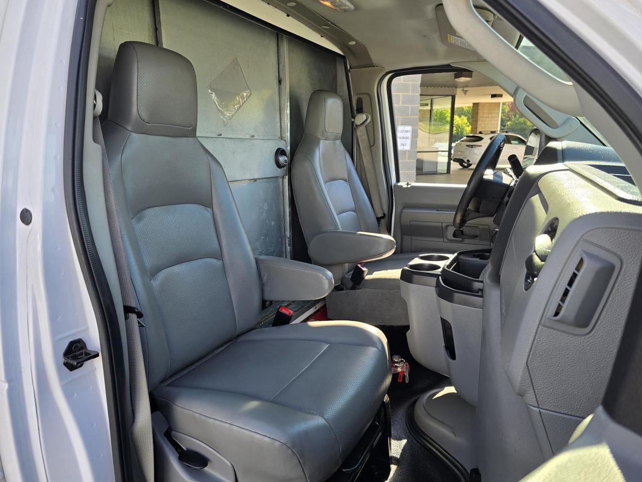 2022 Ford E-Series Cutaway E-450 16ft Box W/Roll-Up Door and Tuck-Under Liftgate Concord NC