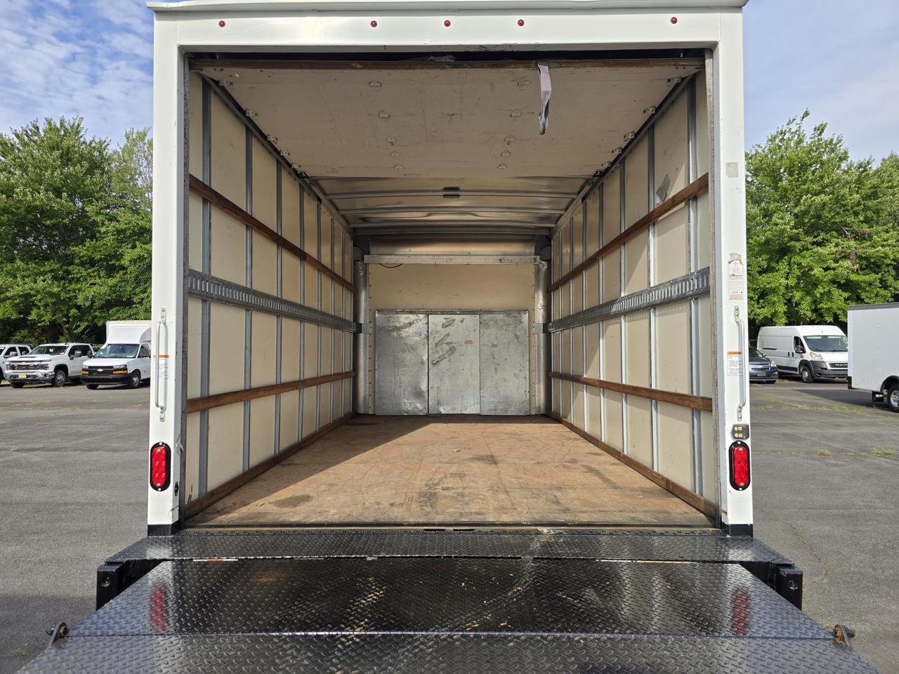 2022 Ford E-Series Cutaway E-450 16ft Box W/Roll-Up Door and Tuck-Under Liftgate Concord NC