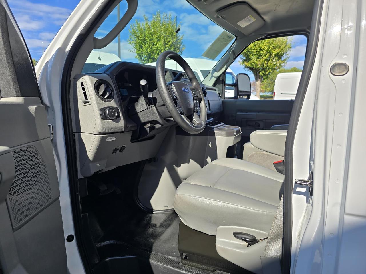 2022 Ford E-Series Cutaway E-450 16ft Box W/Roll-Up Door and Tuck-Under Liftgate Concord NC