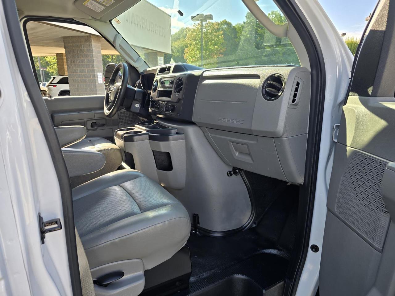 2022 Ford E-Series Cutaway E-450 16ft Box W/Roll-Up Door and Tuck-Under Liftgate Concord NC