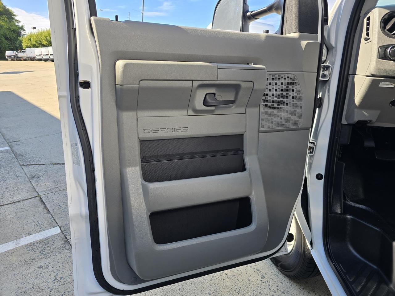 2022 Ford E-Series Cutaway E-450 16ft Box W/Roll-Up Door and Tuck-Under Liftgate Concord NC