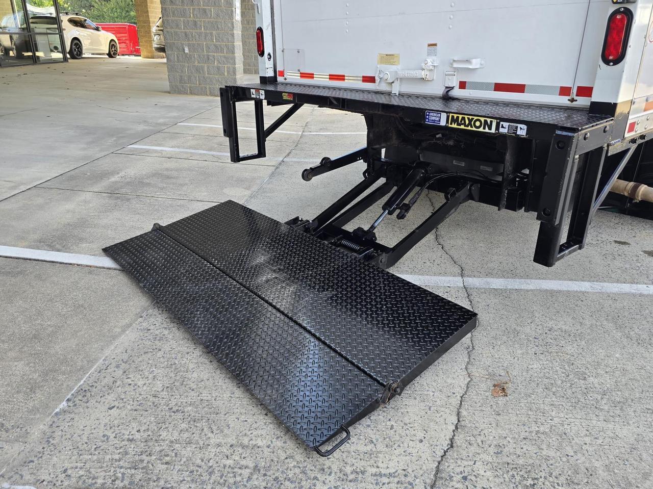 2022 Ford E-Series Cutaway E-450 16ft Box W/Roll-Up Door and Tuck-Under Liftgate Concord NC