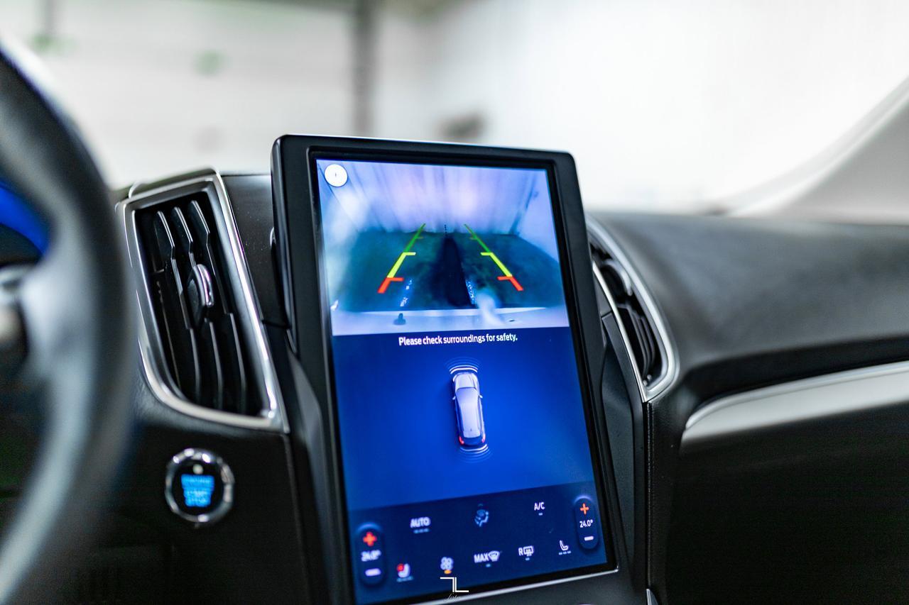 2022 Ford Edge AWD Titanium Leather Roof Nav BCam Red Deer AB