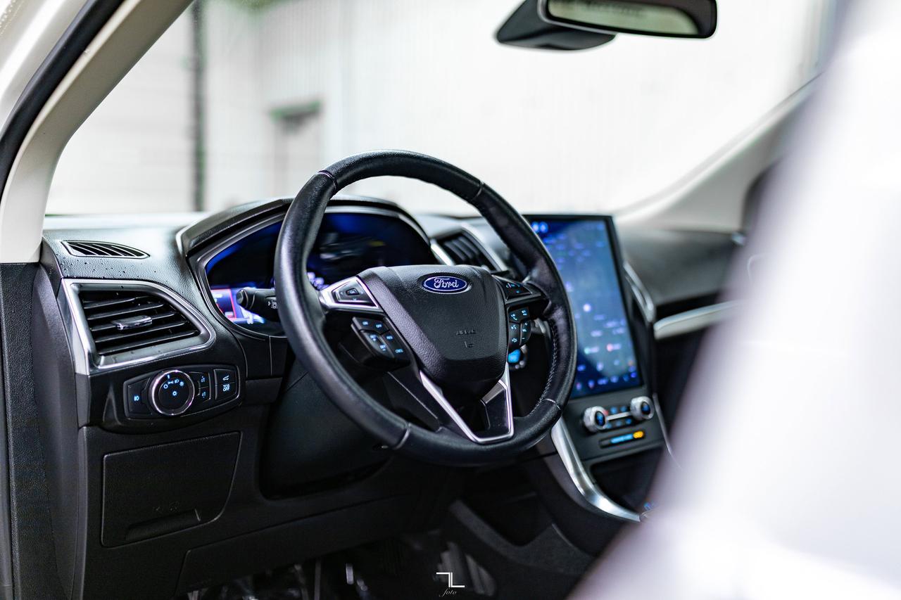 2022 Ford Edge AWD Titanium Leather Roof Nav BCam Red Deer AB