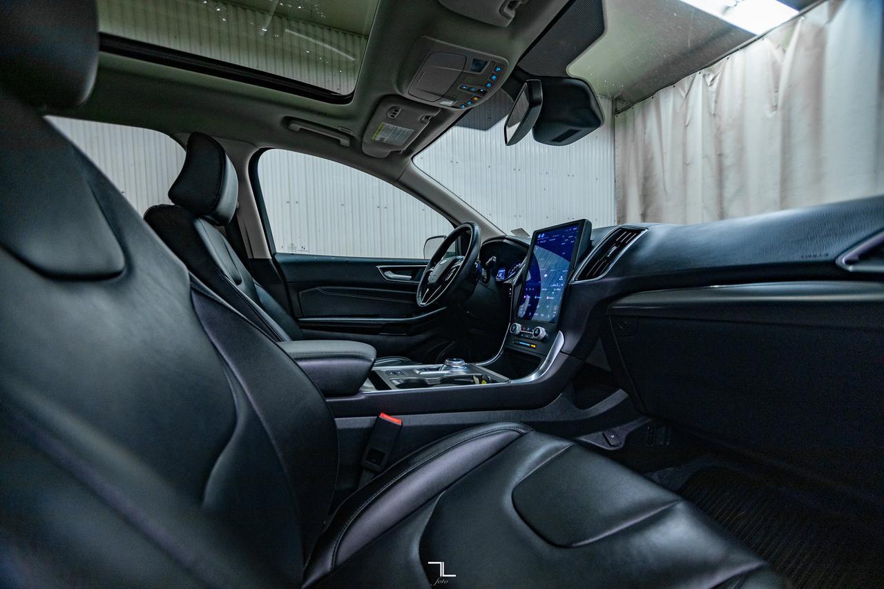 2022 Ford Edge AWD Titanium Leather Roof Nav BCam Red Deer AB