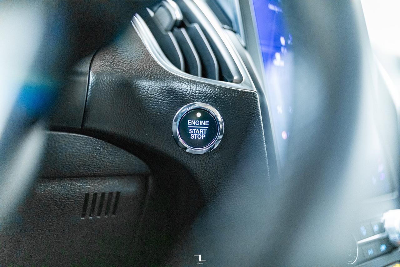 2022 Ford Edge AWD Titanium Leather Roof Nav BCam Red Deer AB