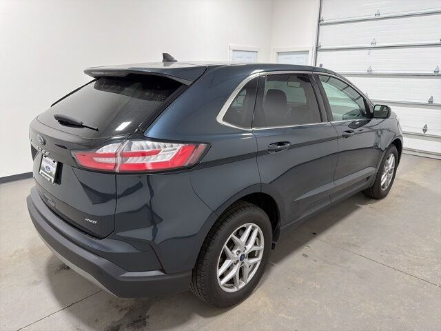 2022 Ford Edge SEL photo 4